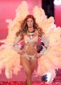 GiseleBund_John _11417778_600
